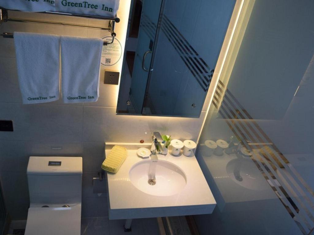 Greentree Inn Zhengzhou Xinzheng City Longhu Town Xiangyun Road Express Hotel Экстерьер фото